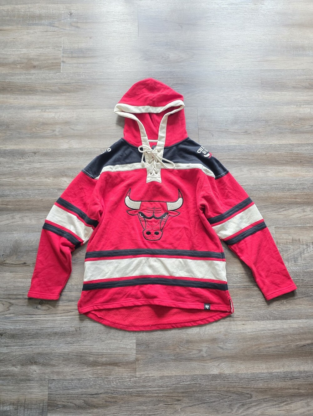 47 Men's Chicago Bulls Red Hoodie Size L